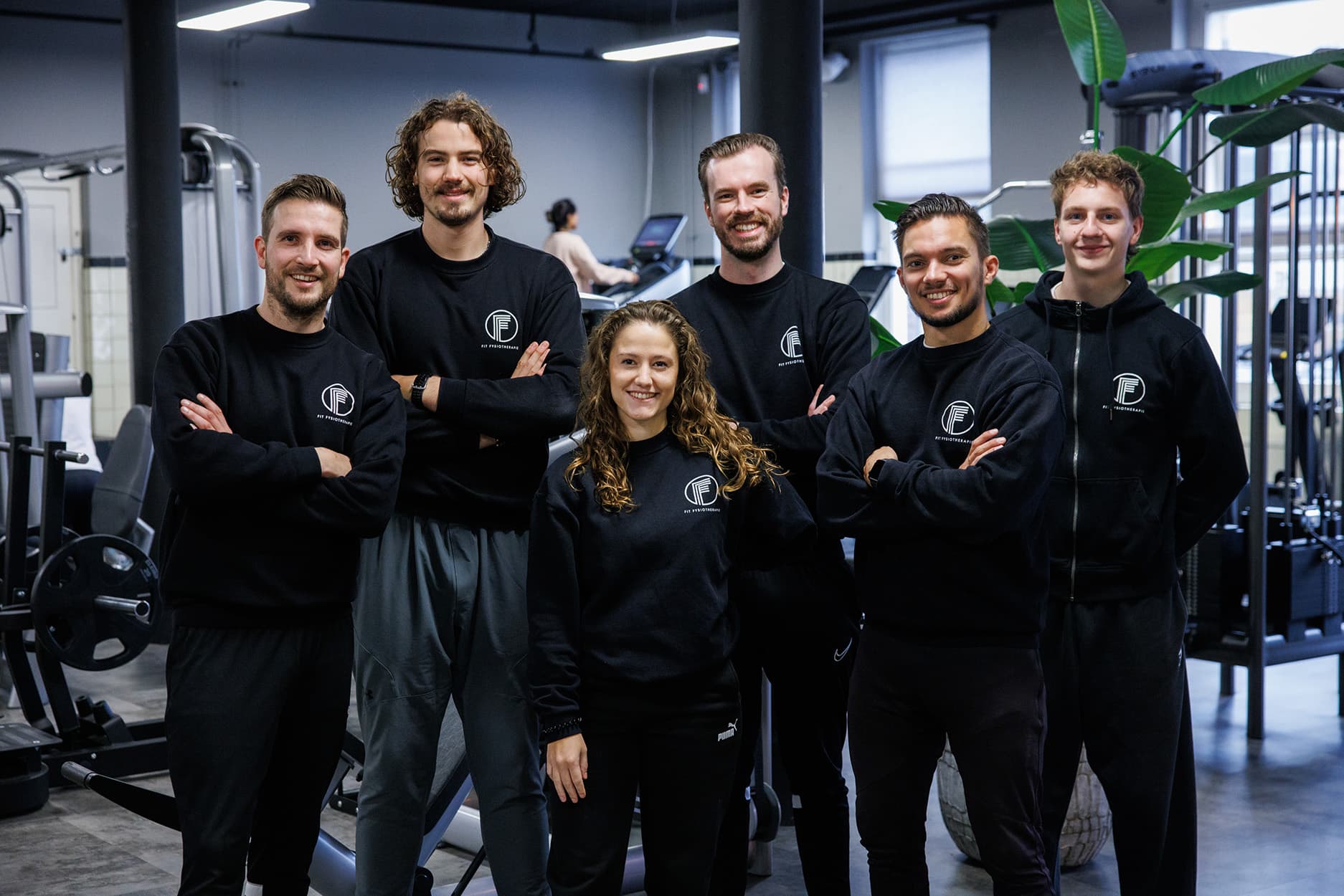 Fysiotherapeut Bart legt uit hoe de legpress uitgevoerd moet worden.